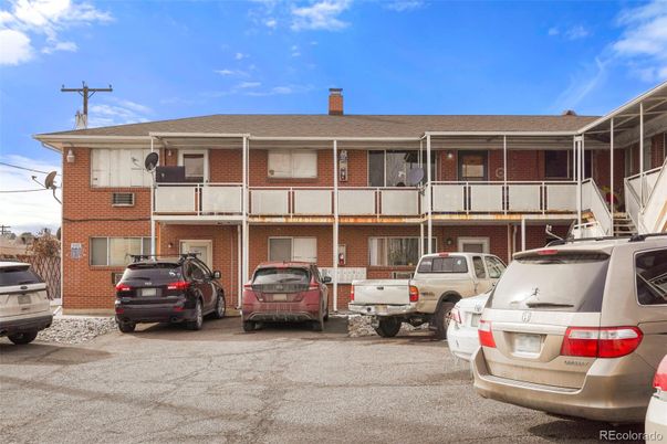 Exterior, Facade, Brick Facade, Raised Ranch