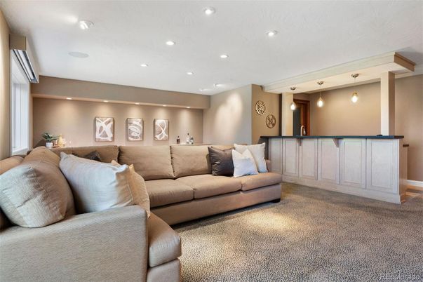 Interior, Living room, Pendant Lights, Recessed Lighting