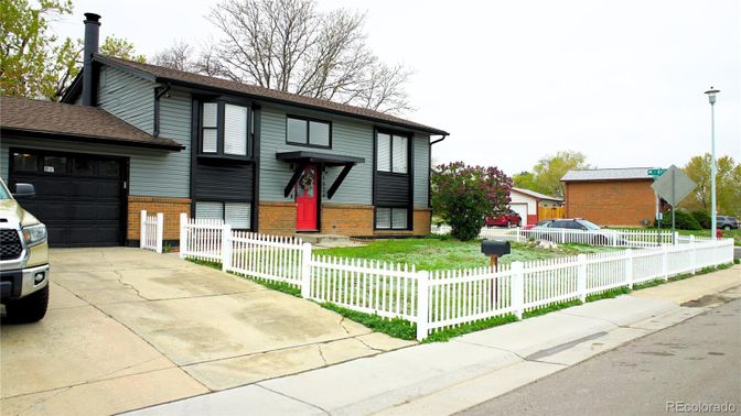 Attached, Exterior, Facade, Brick Facade, Raised Ranch