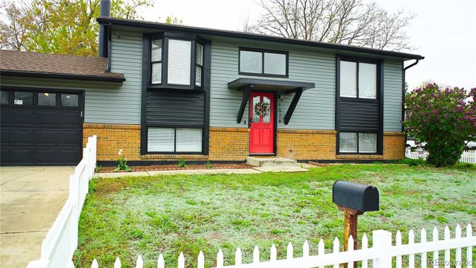Attached, Exterior, Facade, Brick Facade, Raised Ranch