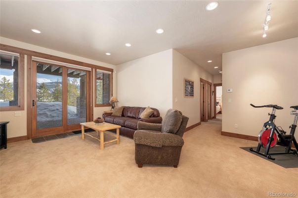 Fitness Equipment, Interior, Living room, Recessed Lighting