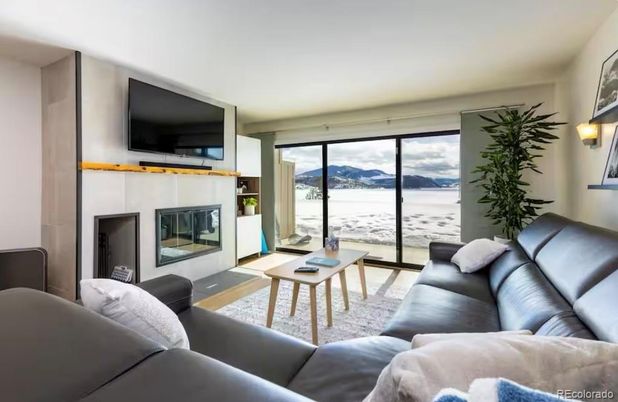 Fireplace, Interior, Living room, Water