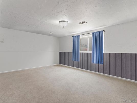 Empty room, Interior