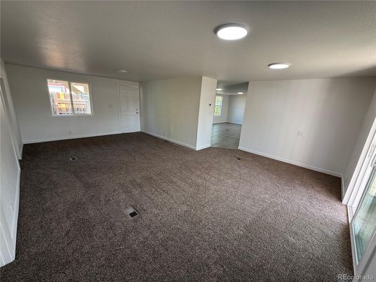 Empty room, Interior, Recessed Lighting