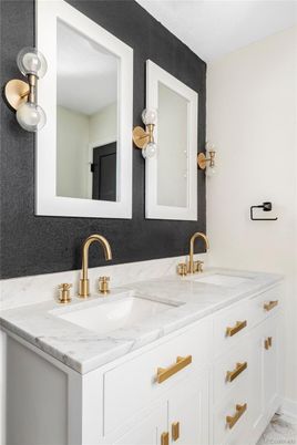 Bathroom, Dual Sink Vanities, Interior