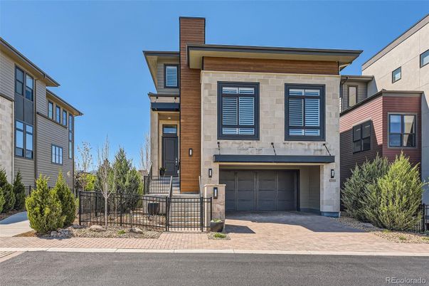 Attached, Exterior, Facade, Rowhouse
