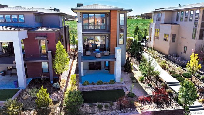 Exterior, Facade, Modern