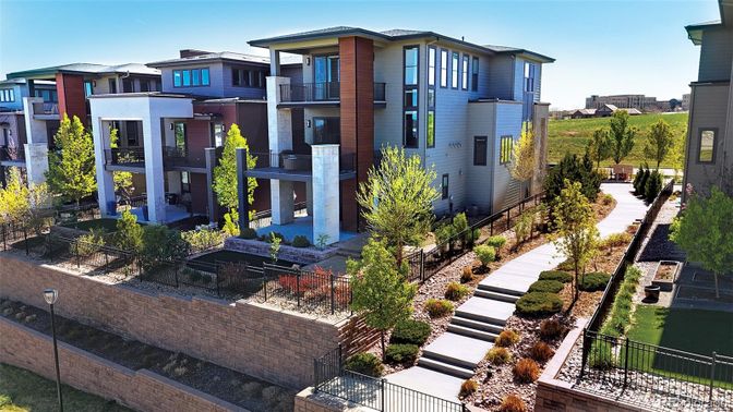 Exterior, Facade, Modern