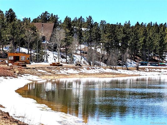 Exterior, Lake