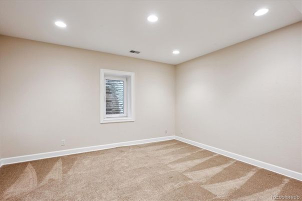 Empty room, Interior, Recessed Lighting