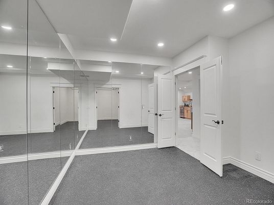 Empty room, Interior, Recessed Lighting