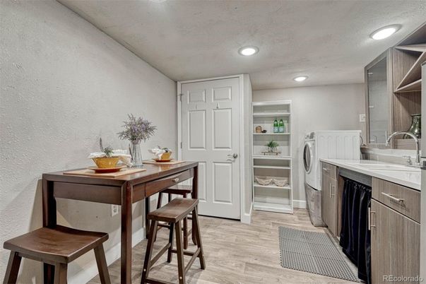 Interior, Recessed Lighting, Washer, Wood Texture Flooring