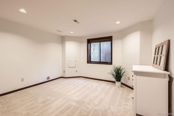 Empty room, Interior, Recessed Lighting