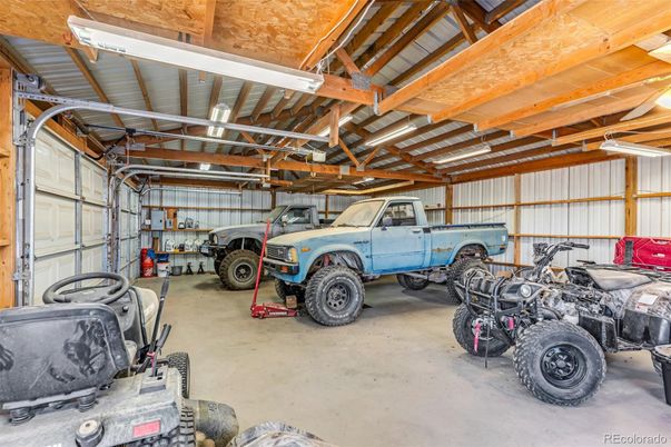 Garage, Interior, Wooden Beams