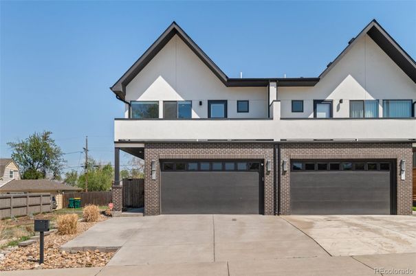 Attached, Exterior, Facade, Modern