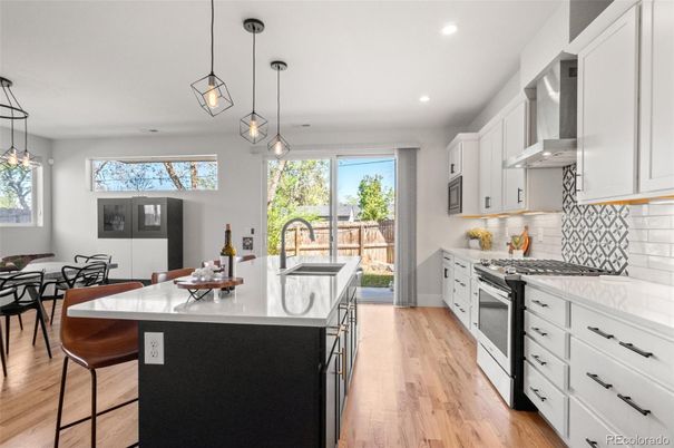 Dining room, Interior, Kitchen, Pendant Lights, Recessed Lighting, Wood Texture Flooring