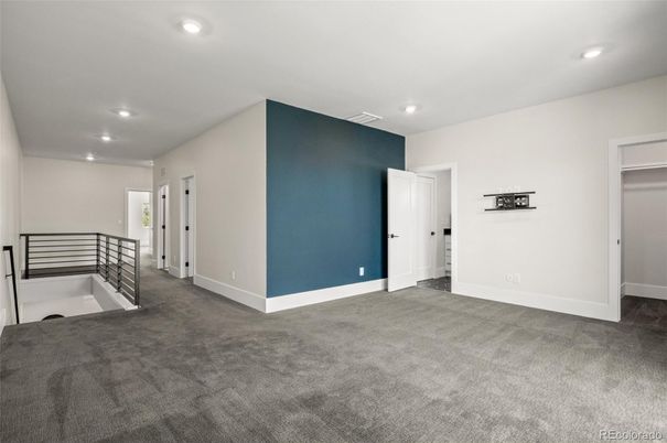 Empty room, Interior, Recessed Lighting