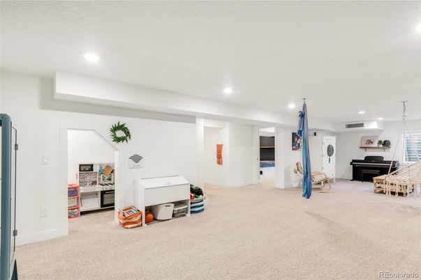 Interior, Pendant Lights, Piano, Recessed Lighting