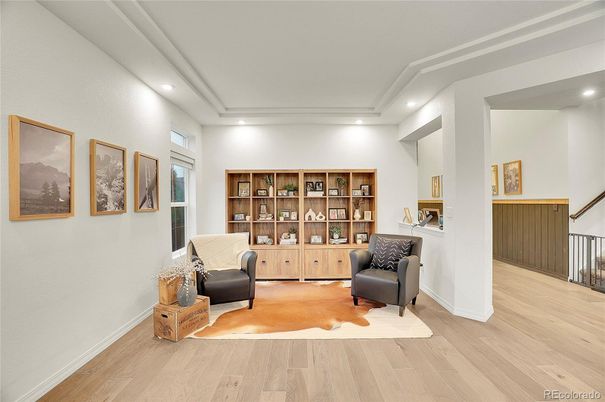 Interior, Recessed Lighting, Wood Texture Flooring