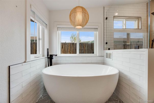 Bathroom, Free Standing Baths, Interior, Pendant Lights