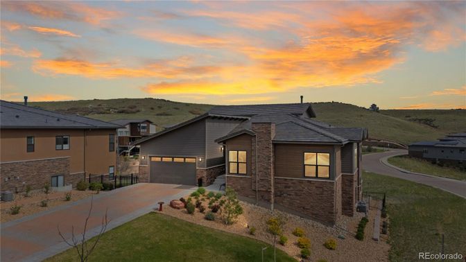 Attached, Exterior, Facade, Ranch