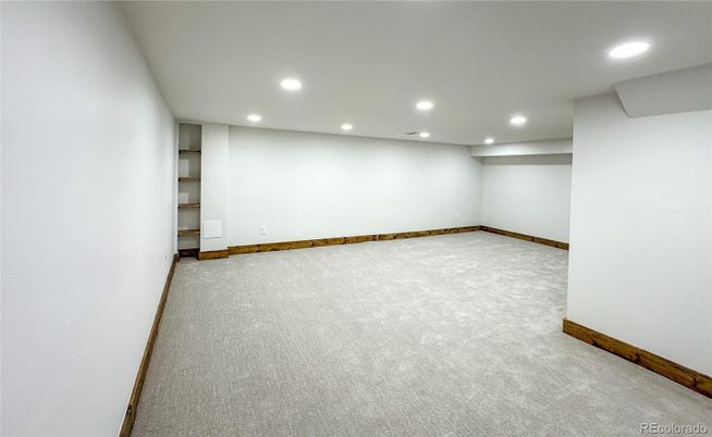Empty room, Interior, Recessed Lighting