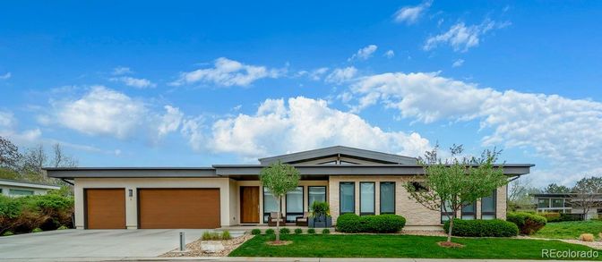 Attached, Exterior, Facade, Modern