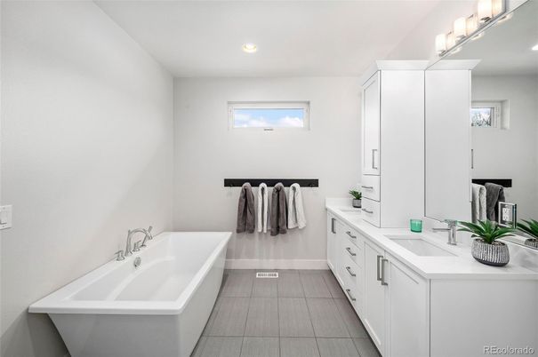 Bathroom, Dual Sink Vanities, Interior, Recessed Lighting