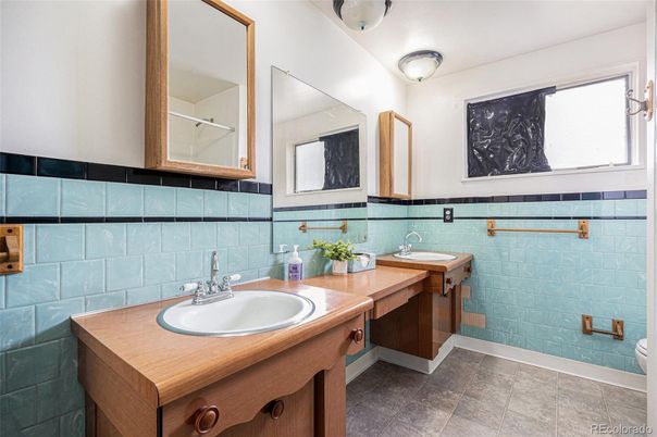 Bathroom, Dual Sink Vanities, Interior
