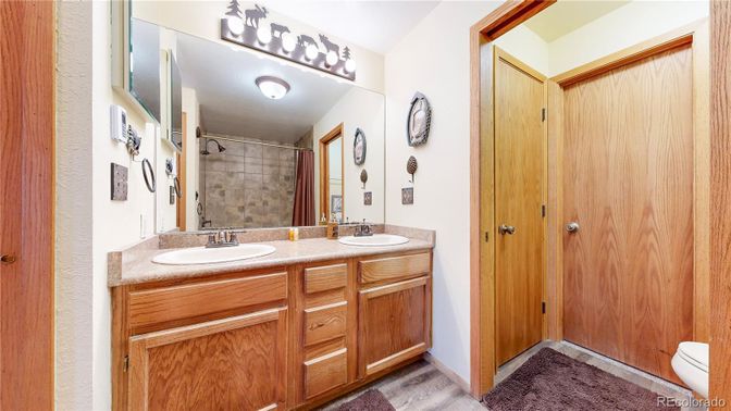 Bathroom, Dual Sink Vanities, Interior