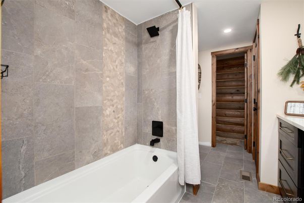 Bathroom, Interior, Recessed Lighting