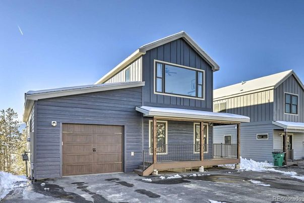 Attached, Exterior, Facade, Farmhouse