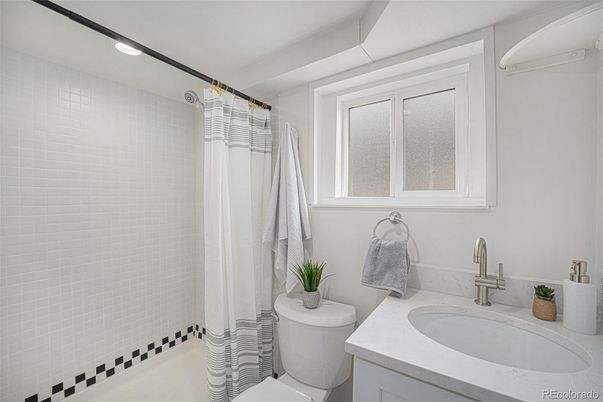 Bathroom, Interior, Recessed Lighting