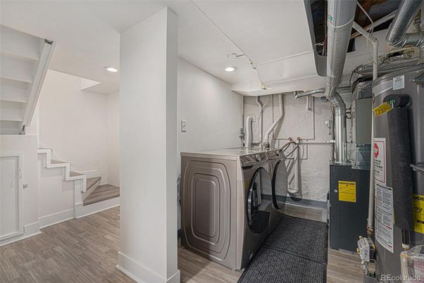 Interior, Recessed Lighting, Washer, Wood Texture Flooring