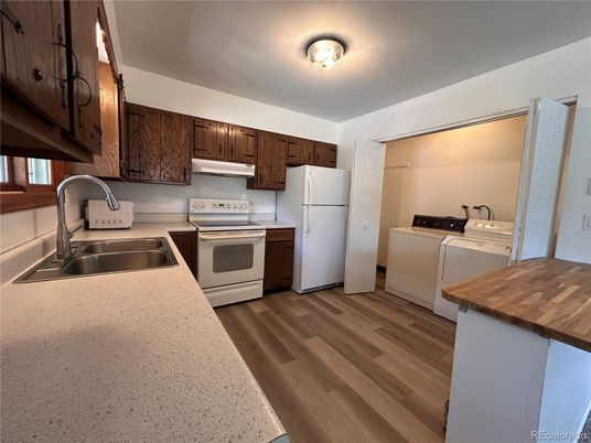 Interior, Kitchen, Washer, Wood Texture Flooring