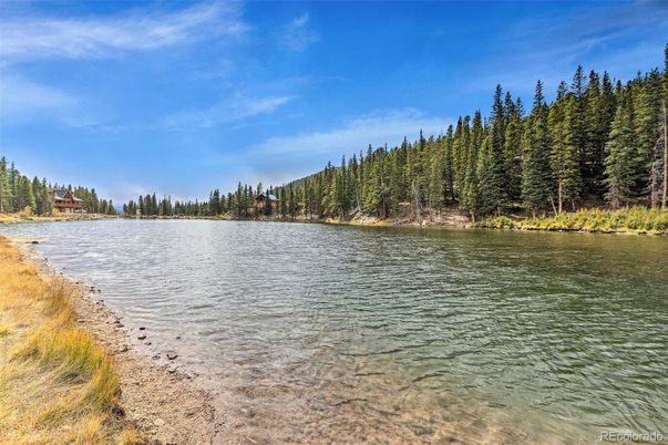 Exterior, Lake