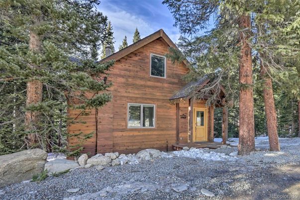 Exterior, Facade, Log Home