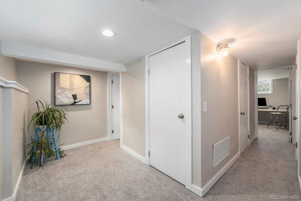 Empty room, Interior, Recessed Lighting