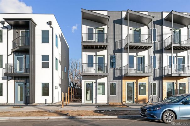 Exterior, Facade, Modern