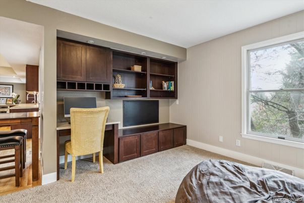 Home Office, Interior