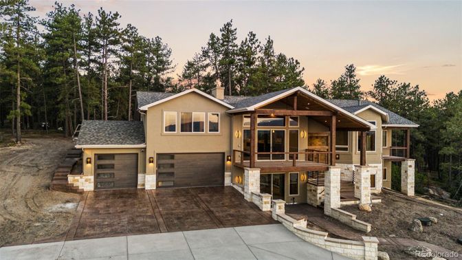 Attached, Exterior, Facade, Raised Ranch
