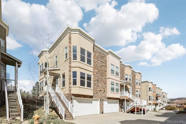 Attached, Exterior, Facade, Rowhouse