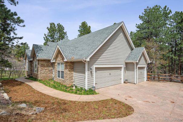 Attached, Exterior, Facade, Brick Facade, Log Home