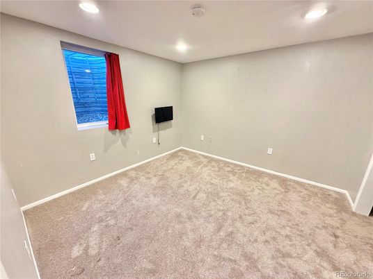 Empty room, Interior, Recessed Lighting