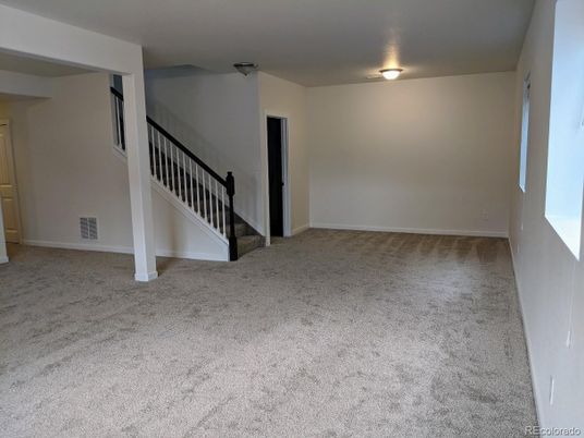 Empty room, Interior