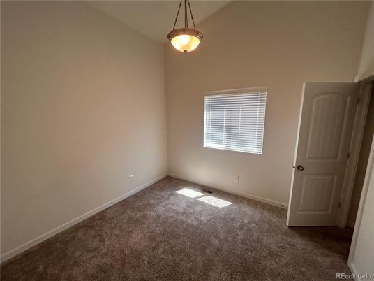 Empty room, Interior, Pendant Lights