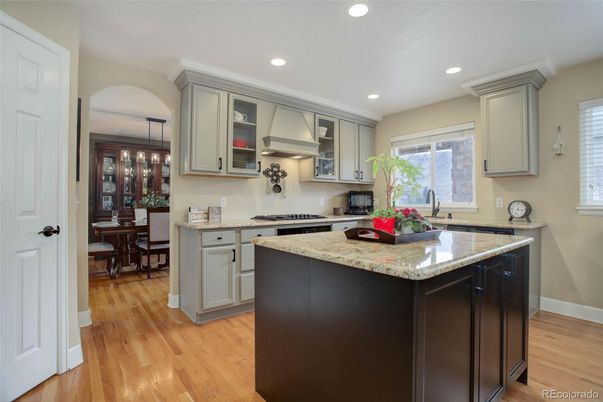 Dining room, Interior, Kitchen, Pendant Lights, Recessed Lighting, Stainless Steel Appliances, Wood Texture Flooring