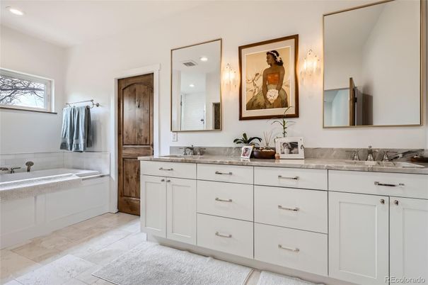 Bathroom, Dual Sink Vanities, Interior, Recessed Lighting