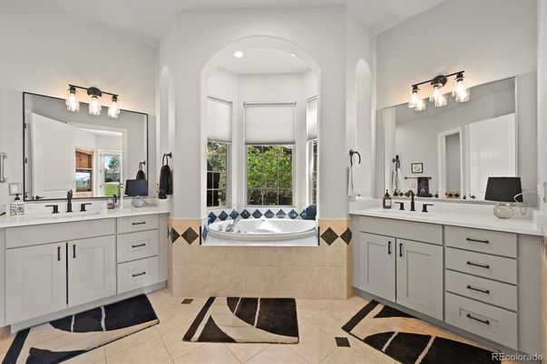 Bathroom, Dual Sink Vanities, Interior, Recessed Lighting