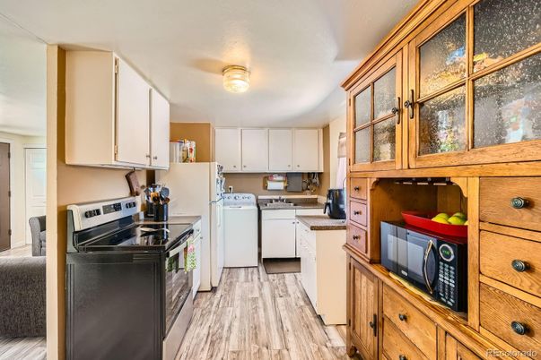 Interior, Kitchen, Washer, Wood Texture Flooring